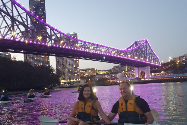 Brisbane: Illuminated River Night Kayak Tour