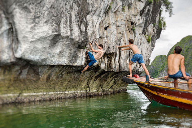 Cat Ba: tour avanzato in barca per arrampicata su roccia e salto dalla scogliera