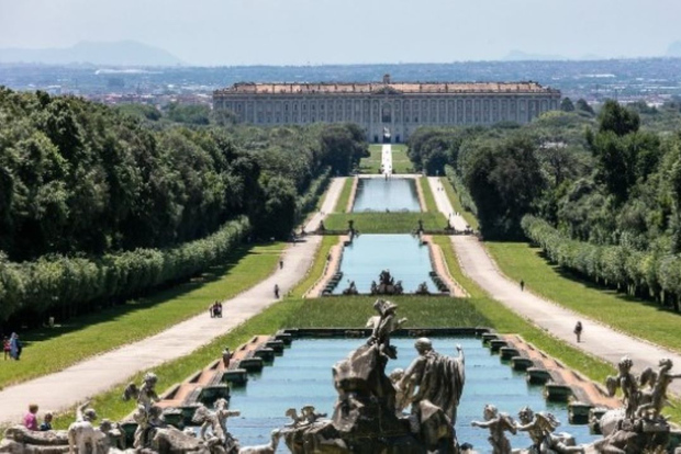 Naples: Palace of Caserta Driver Tour and Mozzarella Tasting