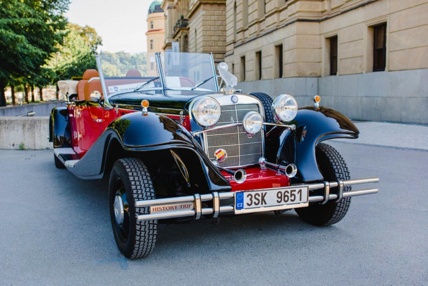 Praga: Tour privato di un'ora in auto d'epoca