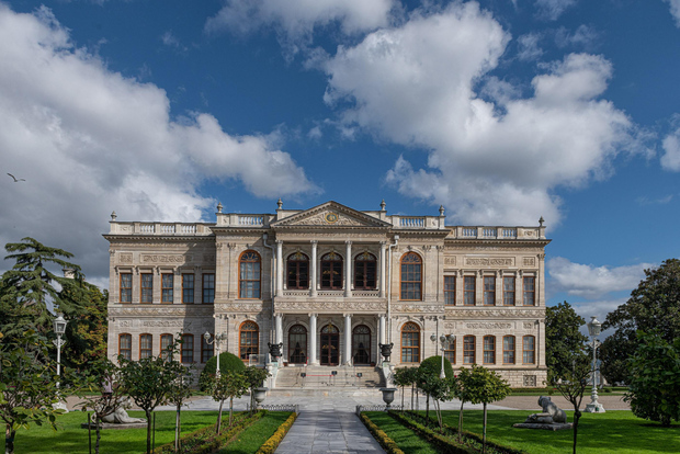 Istanbul: Tour del Palazzo Dolmabahce e crociera in yacht sul Bosforo