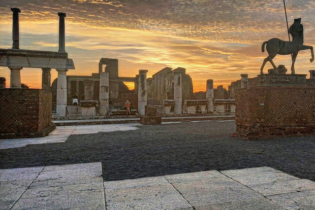 Pompeii Sunset tour for small group
