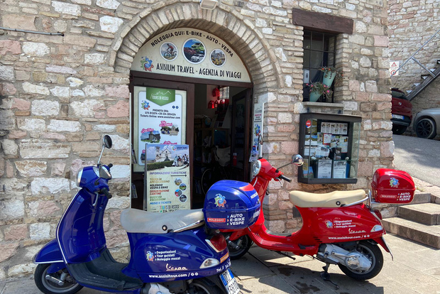 Assisi Rental Vespa '125cc - full day