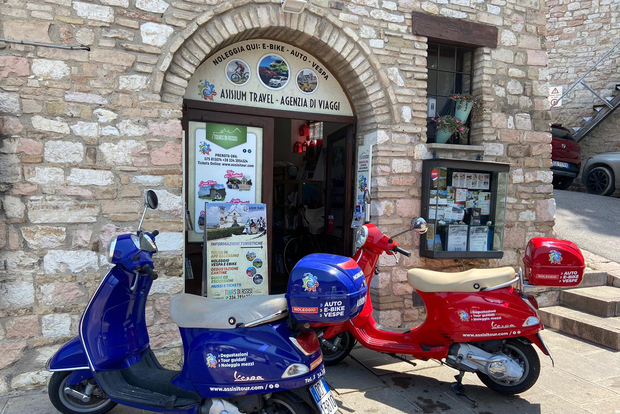 Assisi Rental Vespa '150cc - full day