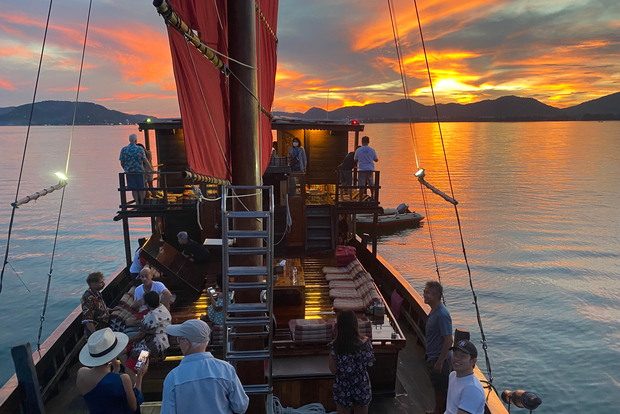 Hua Hin: Siamtara Sunset Sailing Dinner Cruise
