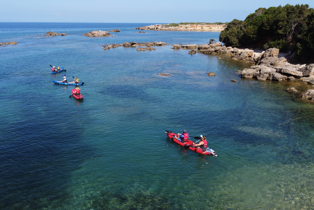 Kayak de mer privé sur la ville engloutie de l'ancienne Feia
