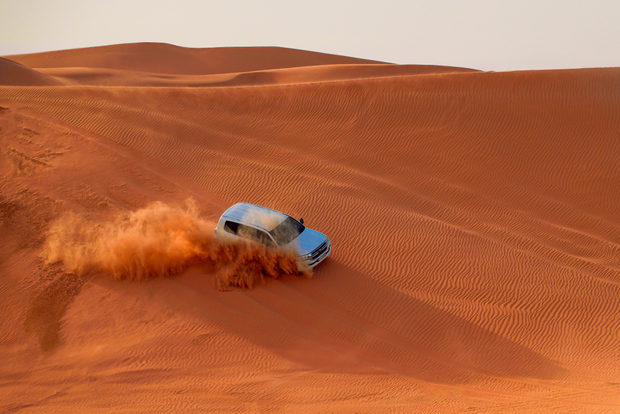 Dubai: safari nel deserto, dune buggy, sandboarding, cammelli e BBQ
