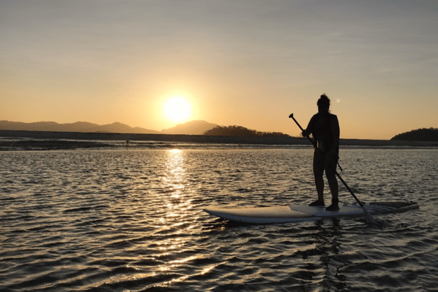 甲米:奥南海滩站立式桨板租赁