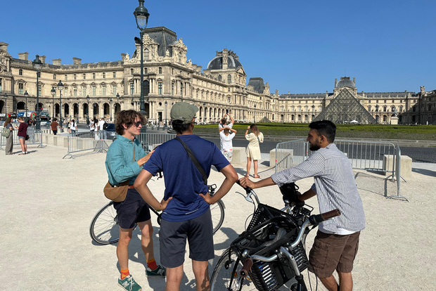 París en bici y picoteo: lo más destacado de la ciudad sobre dos ruedas