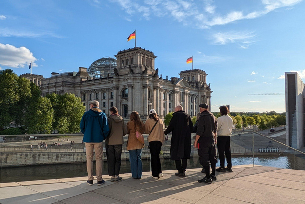 Berlin: Government District & Reichstag Hall Dome Visit