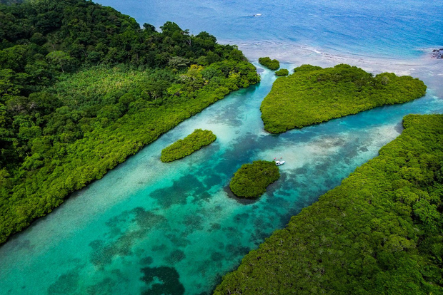 Portobelo histórico y Venas Azules: día de playa e historia