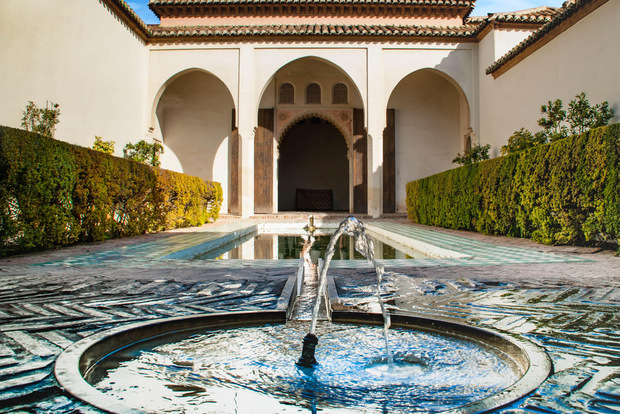 Málaga: Alcazaba and Roman Theatre Guided Tour With Entry