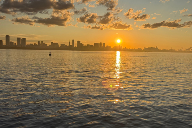 Buenos Aires: Puerto Madero Sunset Cruise with Open Bar