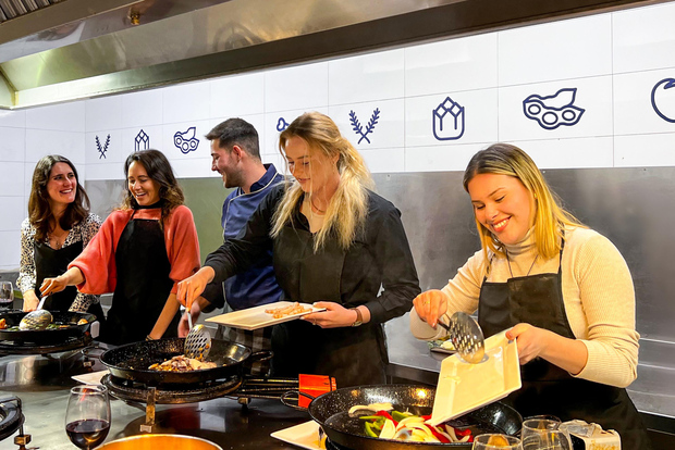 Valencia: Corso di cucina sulla paella con tour del mercato centrale