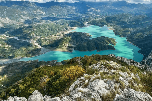 Från Tirana: Vandringstur till Bovillasjön och Gamtiberget