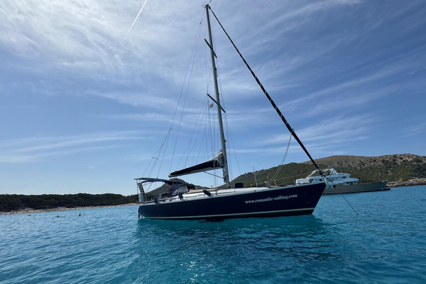 Алькудия: экскурсия на парусной яхте с вином и тапас