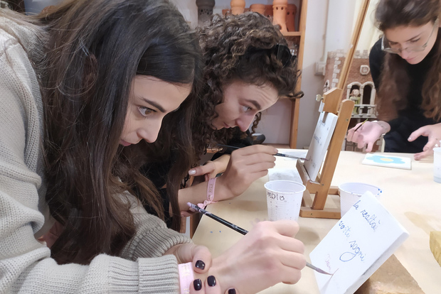 Mugello, Tuscany. Majolica decoration technique workshop.