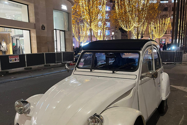 Paris: Private Guided City Tour at Night in Citroën 2CV