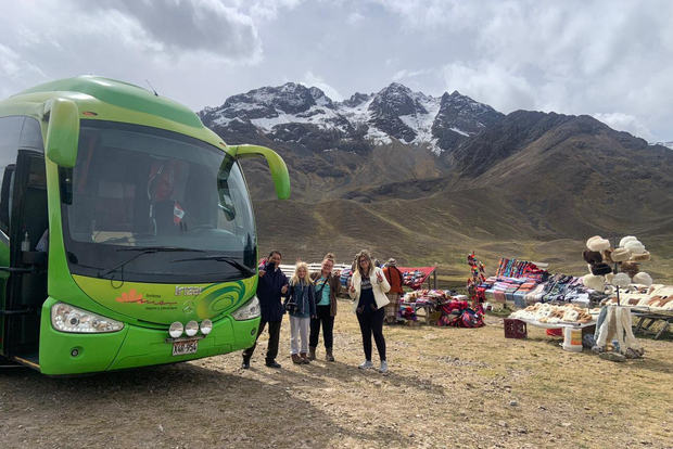 Cusco: Tour guidato in autobus da/per Puno con pranzo