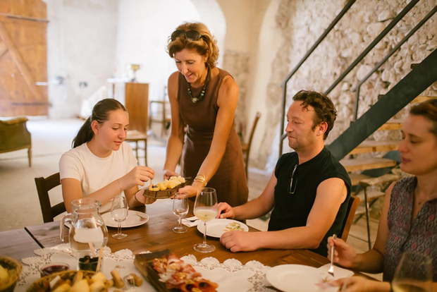Mezzocorona: degustazione di vini e visita alla cantina con aperitivo