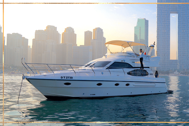 Dubai: crociera privata di lusso su uno yacht di 15 metri