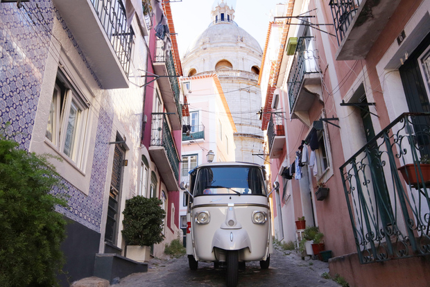 Lisbon: Private Tuk-Tuk Tour with Local Guide