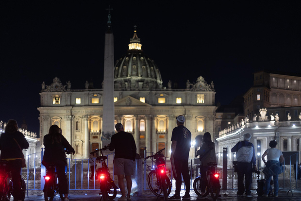 Roma: tour notturno in e-bike con opzione enogastronomica