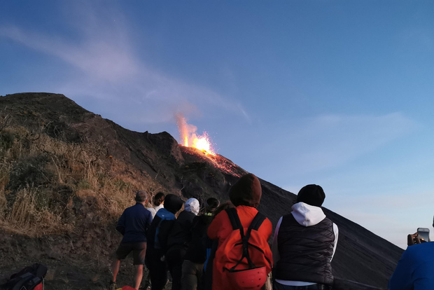 Stromboli: Vandring i solnedgången vid Sciara del Fuoco