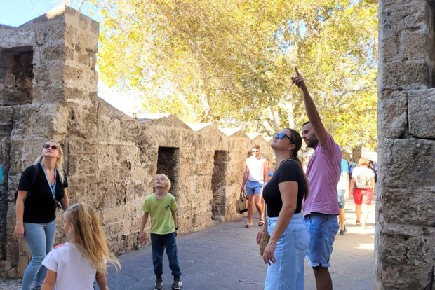 Rhodes: Private Medieval City Treasure Hunt with Food Stops