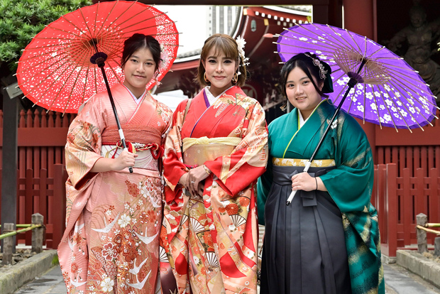 Tokyo: esperienza di vestizione con kimono e tè matcha ad Asakusa