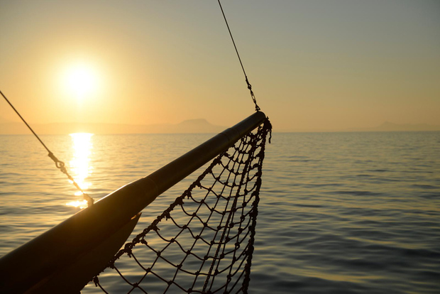 Crociera al tramonto nella Baia di San Giorgio dal porto di Hersonissos