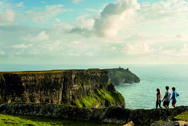 From Limerick: Full-Day Guided Tour of Cliffs of Moher