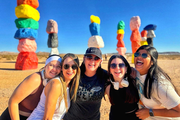 Las Vegas: Hoover Dam and Seven Magic Mountains Tour