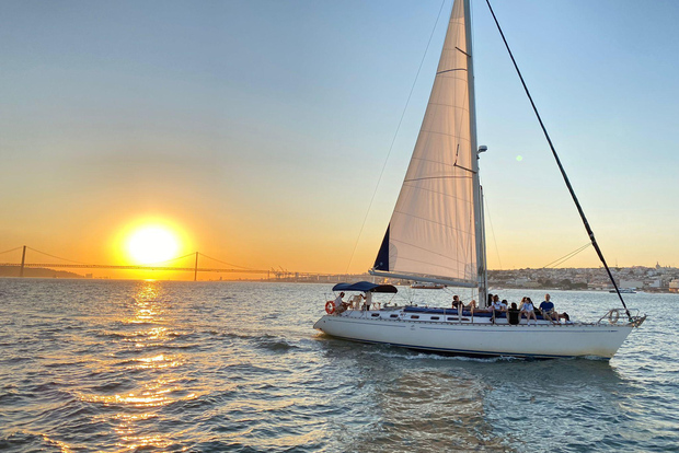 Lisbona: tour in barca a vela sul Tago