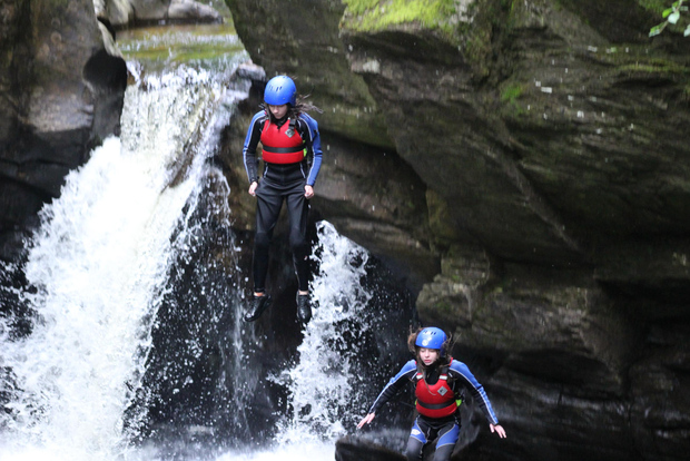 Únete a Splash Descenso de barrancos en aguas bravas