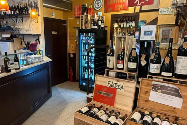 Piemontesische Tapas mit Wein in Turin