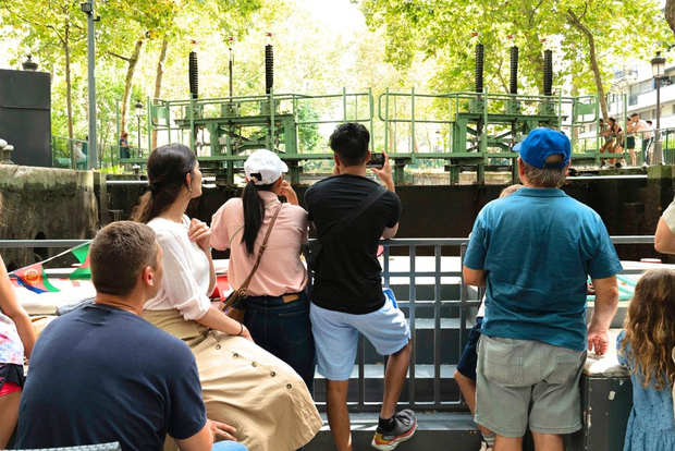 Paris: Cruise from The Canal Saint Martin to The Seine River