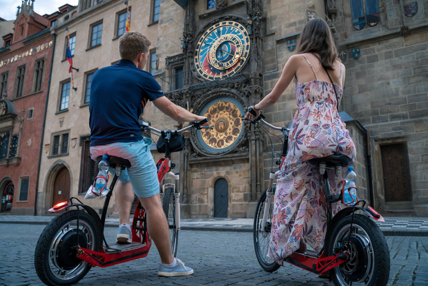 Praga: Tour in E-Bike o E-Scooter con una guida locale