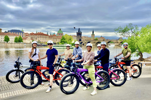 Praga: 10 punti di riferimento e panoramici imperdibili in un tour in e-bike