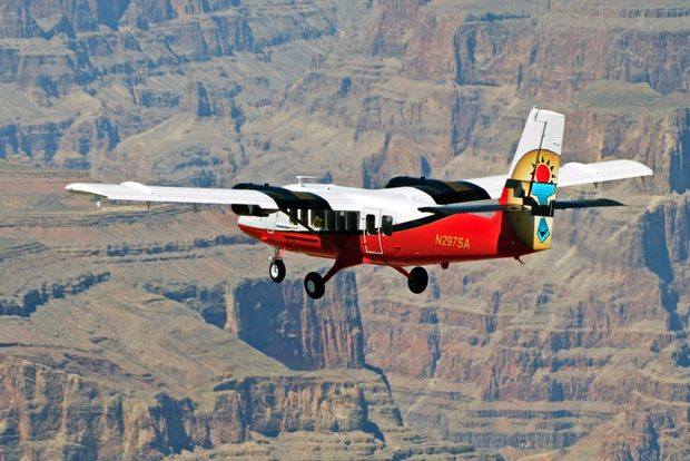Von Las Vegas aus: Grand Canyon West Rim Airplane Tour