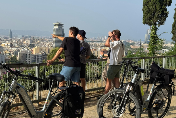 Barcellona: avventura in e-bike a Montjuïc con panorama e castello