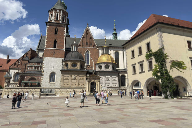 Cracovie : château du Wawel, cathédrale, Rynek souterrain et déjeuner