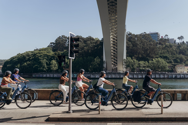 Porto: Riverside Panoramic E-Bike Tour