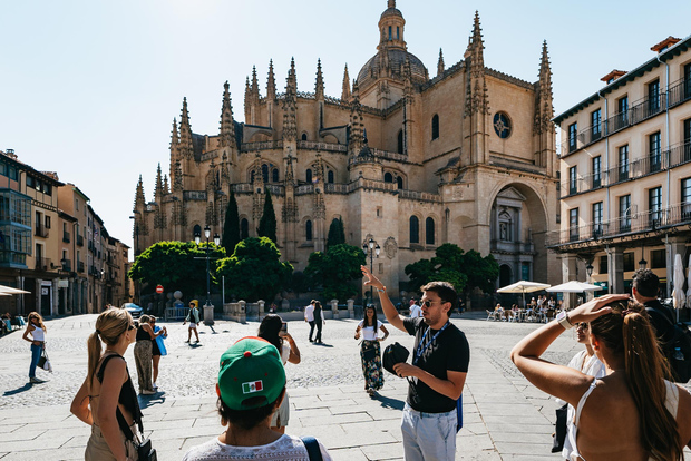 Мадрид: экскурсия по Толедо и Сеговии с посещением собора, Алькасара и обедом