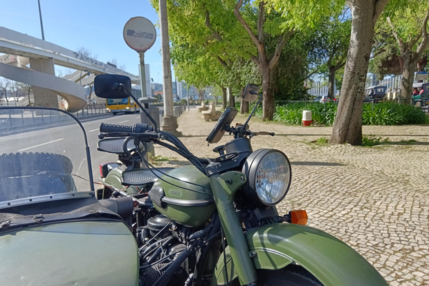 Lisbona: tour di mezza giornata in sidecar con servizio di prelievo in hotel