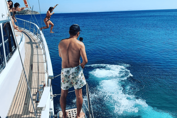 Mykonos: Crociera a Delos e alle isole Rhenia con pranzo al barbecue