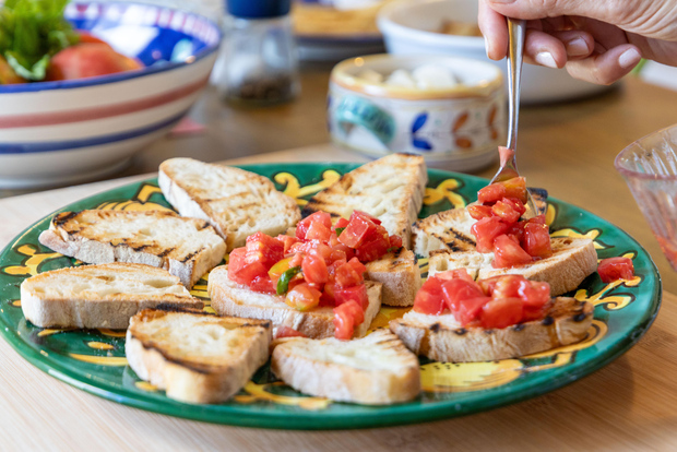 San Gimignano: Italian Aperitivo at a Local's Home
