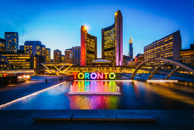 Tour notturno premium in auto di Toronto con ingresso alla torre
