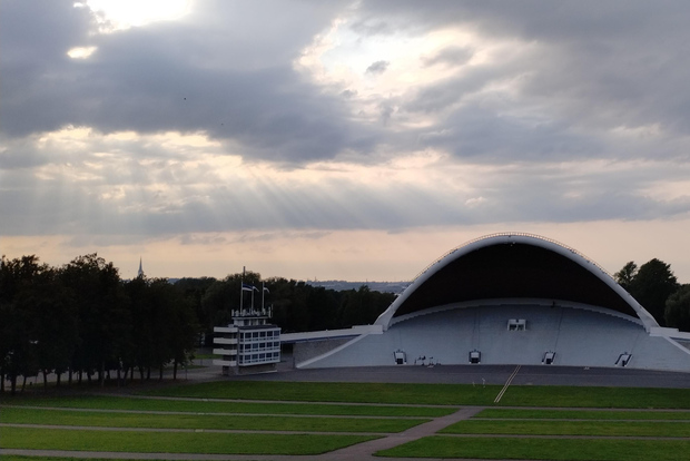 Tallinn singing grounds: story of bees that broke the empire