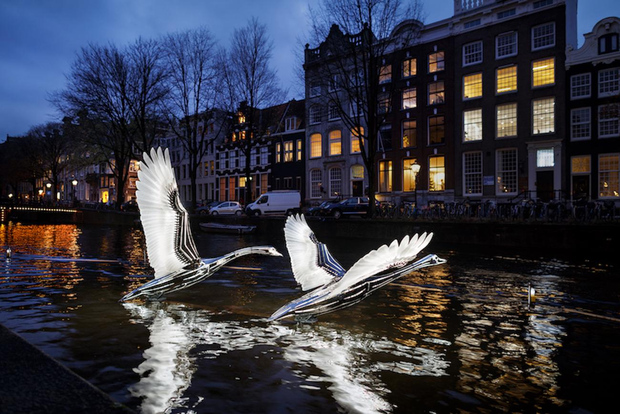 Tour en barco del Festival de la Luz con Glühwein y aperitivos (máx. 10)